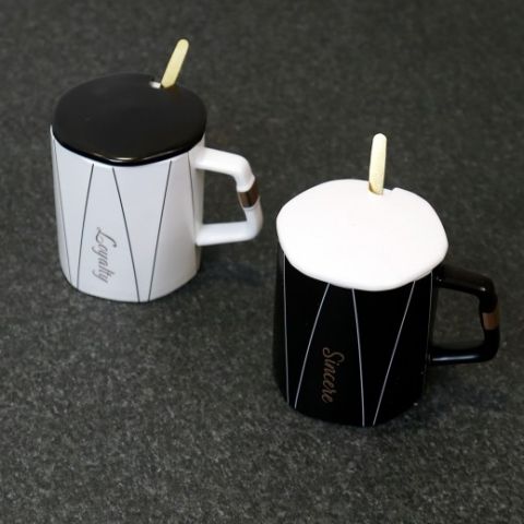 Set of 2 mugs with 2 lids and 2 spoons 350ml Matt White & Matt Black